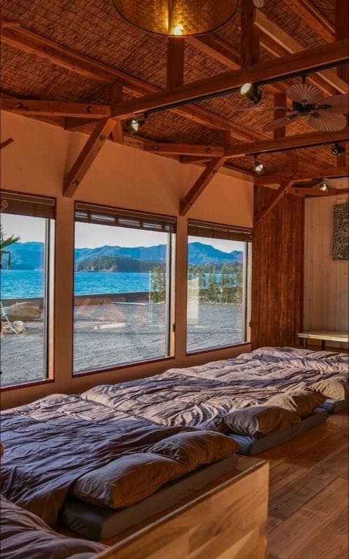 2four Villa Costa（湖を望む客室）