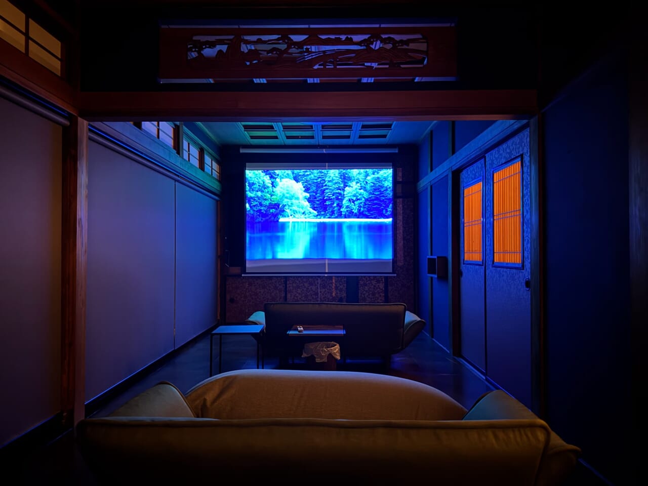 1棟貸切宿 ナマケモノプロジェクターで映画鑑賞