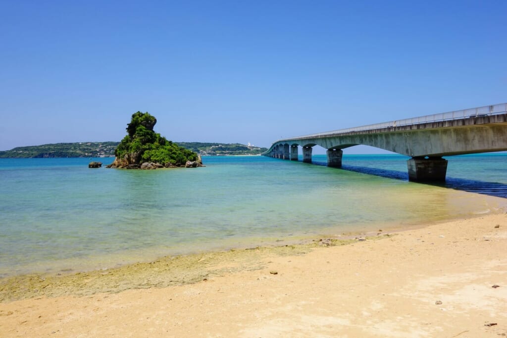 古宇利大橋と古宇利島の海